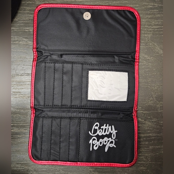 Betty Boop Black and Red Key Card Holder - Picture 3 of 5